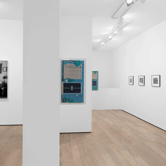 Laurie Simmons, Black and white, exhibition view. Courtesy of Almine Rech