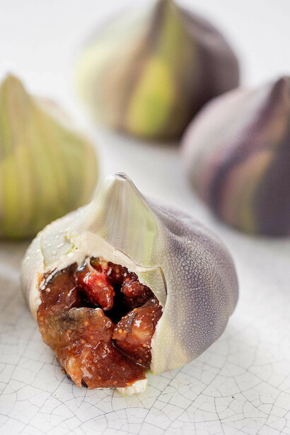 Pasticceria di Cedric Grolet. La pasticceria moderna si è quindi evoluta non solo come una forma d'arte culinaria, ma anche come una forma di comunicazione, in grado di trasmettere emozioni e sensazioni attraverso immagini e storie condivise sui social media