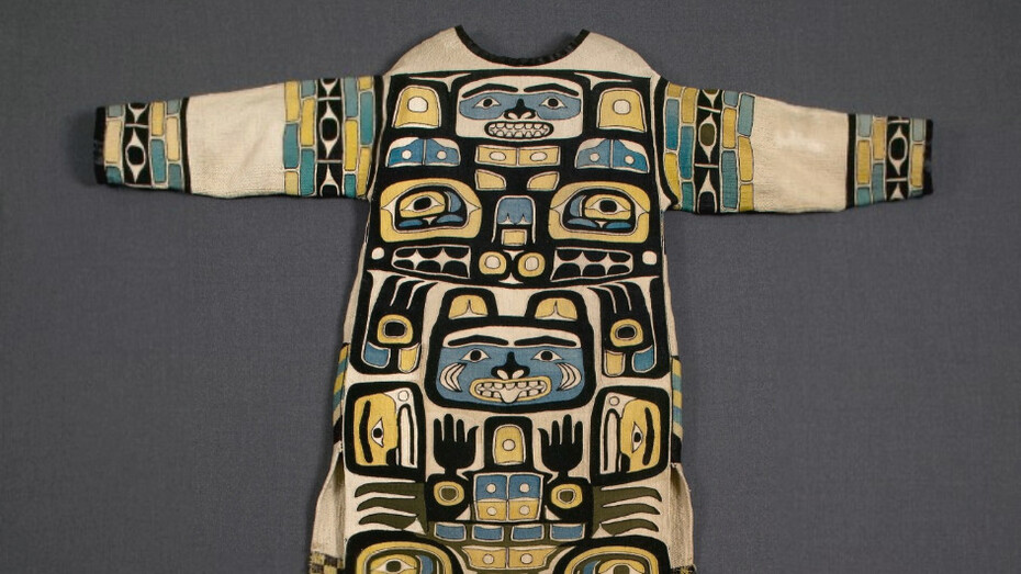 Attributed to, Cora Benson (Deinkul.at), Chilkat (Naaxein) shirt. Courtesy of Denver Art Museum