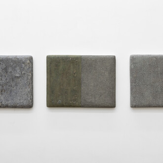 Hughes Dubuisson, Diptyques, vue de l'exposition. Avec l'aimable autorisation de l'artiste et de Rossicontemporary. Photo de Vincent Everarts