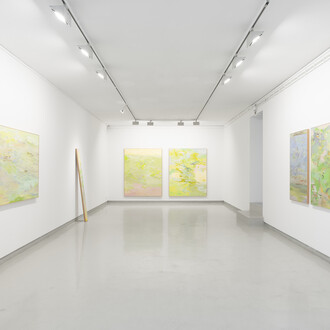 Jiŏn Kiim, Grass pillow, exhibition view. Courtesy of Galeria Presença