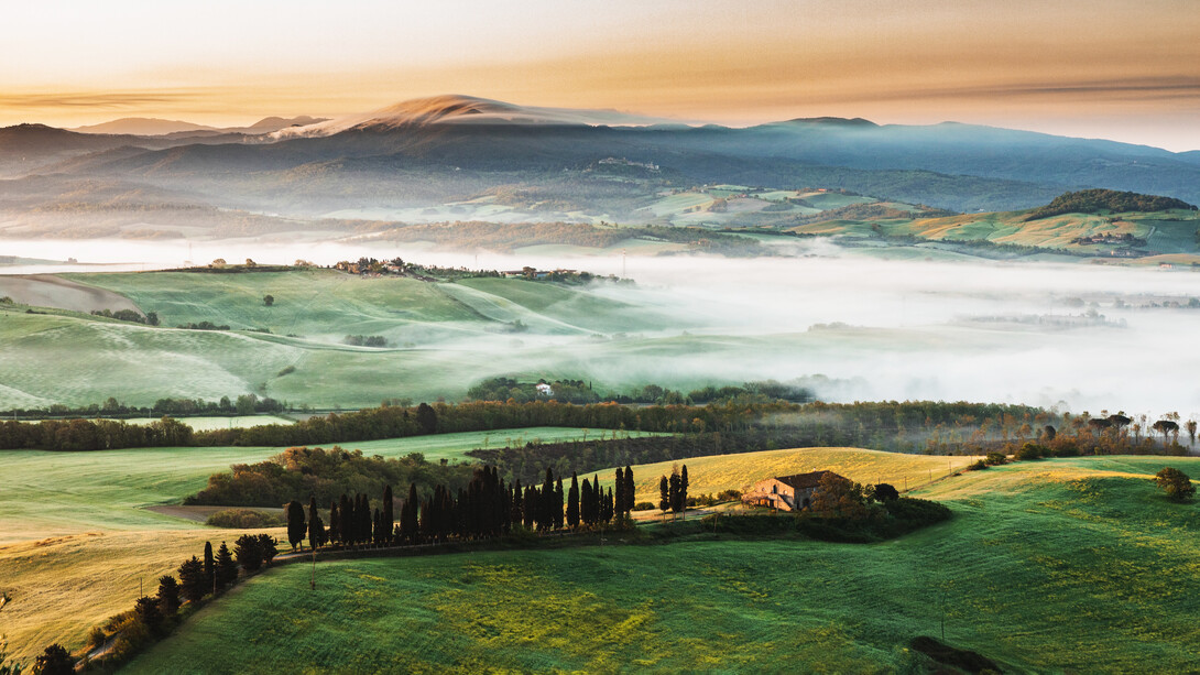 Aquí la historia, la ficción, trata la vida del período de la Segunda Guerra Mundial de un joven pueblerino