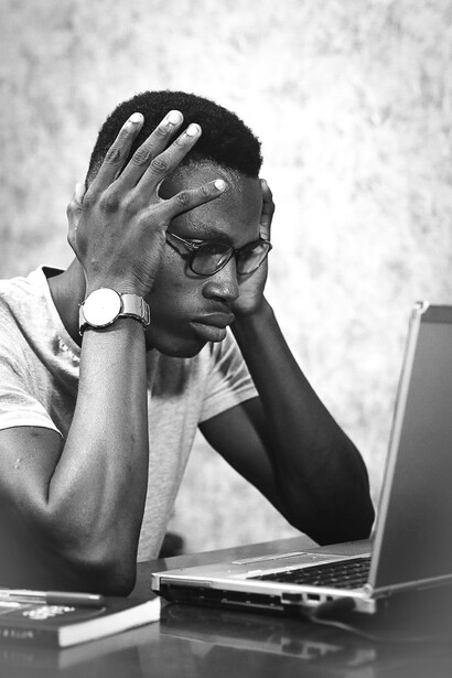 Philosopher au présent. Le développement d’internet et des réseaux sociaux a renforcé le pouvoir de manipulation des consciences par la déformation des faits, la propagation des *fake news* et la tribalisation du débat public