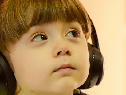 El Código Civil español indica como causas de incapacitación «las enfermedades o deficiencias persistentes de carácter físico o psíquico, que impidan a la persona gobernarse por sí misma»