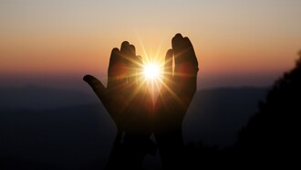 La tranquillità non si trova scappando dalla realtà, ma imparando a creare quotidianamente uno stato di equilibrio interiore