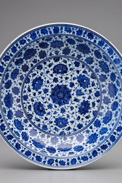 Dish, Turkey (Iznik), late 1400s–early 1500s. Courtesy of Detroit Institute of Arts