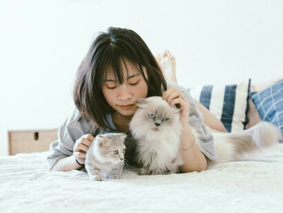 A woman gains psychological well-being by bonding with her pet