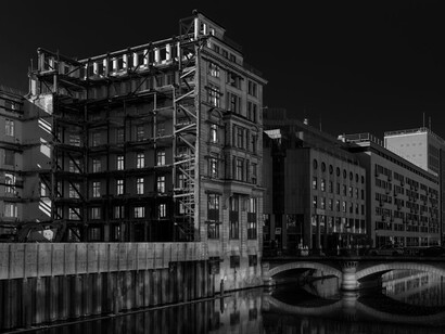 Each building along the Nikolaifleet, the canals in Hamburg, Germany, tells a unique story, showcasing the diverse influences that shape Hamburg's eclectic skyline