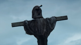 A haunting scarecrow silhouetted against a bleak horizon, representing the unease that permeates 28 Years Later