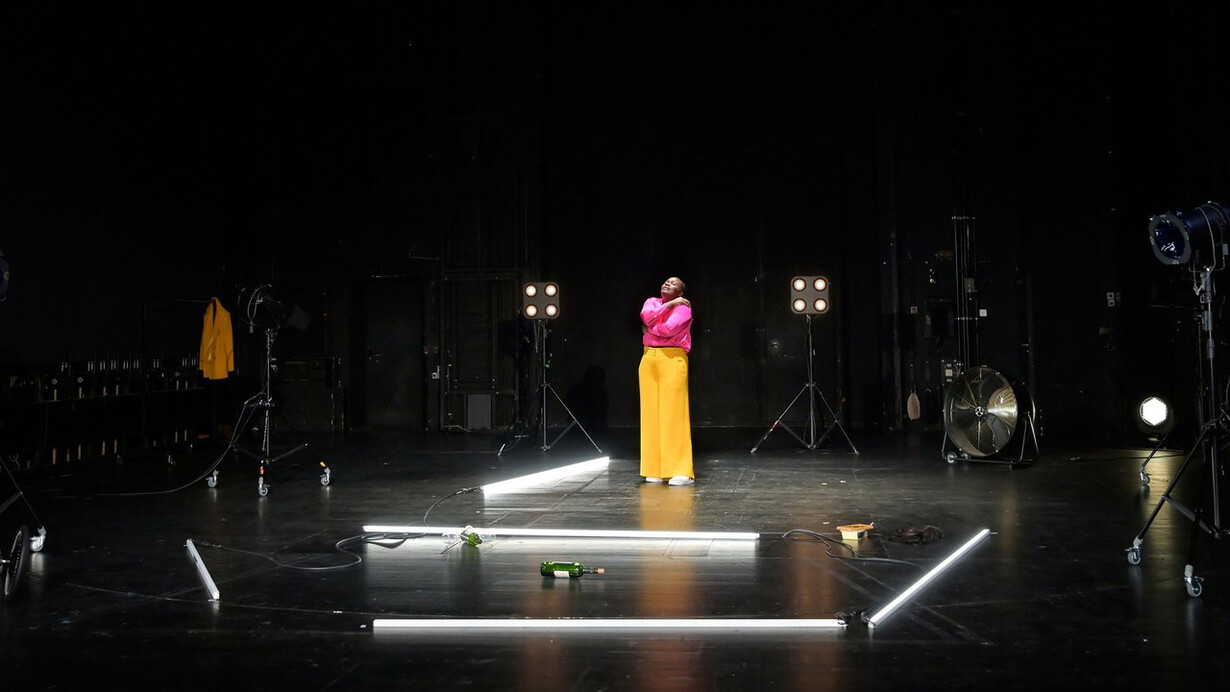 Prima facie. Courtesy of the Deutsches Theater