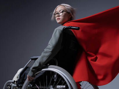 Entenda a construção dos personagens Homem-Aranha e Caveira Vermelha, representando respectivamente bem e mal, e como suas origens influenciam suas ações