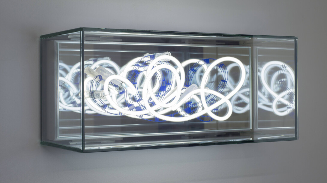 Brigitte Kowanz, Introduction of the Euro 01.01.2002 - Biennial Edition, 2017, Neon, Spiegel, Ed. 1/9 + 2 AP, 20 x 45 x 19 cm / 7 7/8 x 17 3/4 x 7 1/2 inches