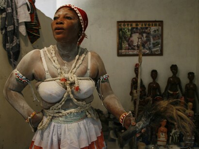 Mujer Akam