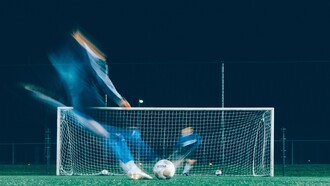 Patear un penal no es solo elegir dónde va la pelota, sino decidir cuánto pesa en uno la posibilidad del gol frente al miedo de quedar expuesto ante la mirada de todos