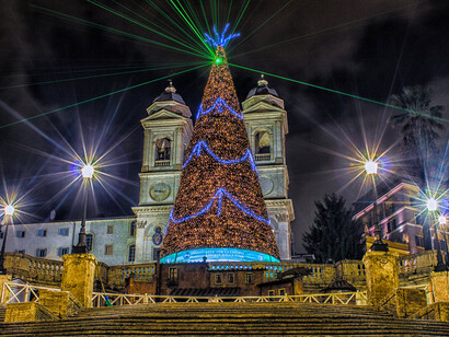 L'albero di Natale a Trinità dei Monti a Roma