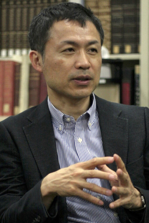 Masahiko Abe author of the book attacking the government reforms