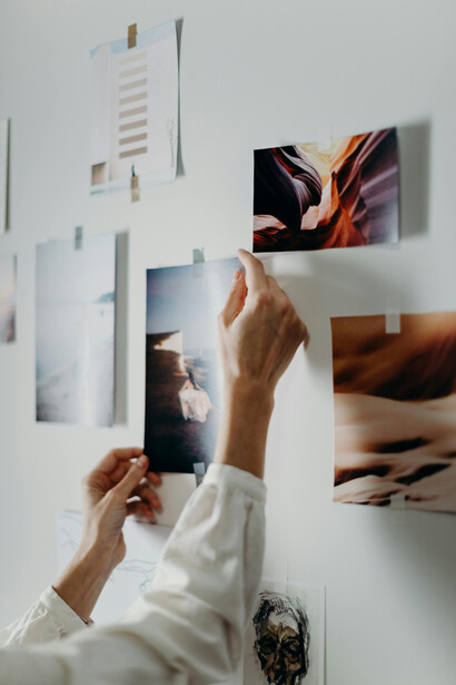 Copywriter cria mood board para nova campanha de marketing
