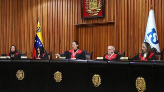 El Tribunal Supremo de Justicia (TSJ) de Venezuela ordenó que la vicepresidenta Ejecutiva, Delcy Rodríguez Gómez, asuma en condición de Presidenta Encargada, con el fin de garantizar la continuidad administrativa y la defensa integral de la Nación ante la ausencia forzosa de Nicolás Maduro. 3 de enero de 2026, Caracas, Venezuela