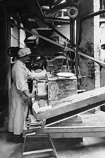 El trabajo de las mujeres en la producción de guerra, 1914-1918.
Las certezas del progreso científico y tecnológico son las mismas hoy en día, pero la contradicción intelectual y política entre prosperidad y productividad ha desaparecido
