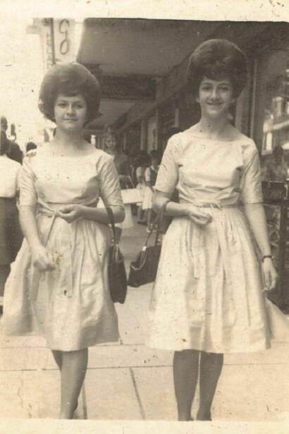 Dos mujeres dando una vuelta por Junín