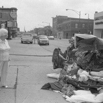 Mark Steinmetz, Chicago, drive your car clean, 1989. Courtesy of Stephen Daiter Gallery