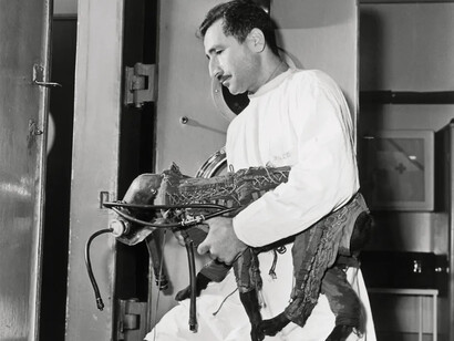 Laika in tuta spaziale complete durante l’addestramento nella camera iperbarica
©Roscosmos