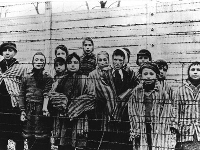 Resiliencia. Prisioneros en el campo de concentración de Auschwitz