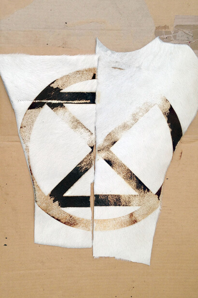 CTRLZAK, Extinction-Symbol, 2017, marchio a caldo su pelle animale