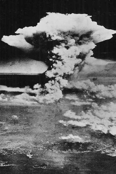 Mushroom cloud nuclear explosion in Hiroshima, Japan, 1945
