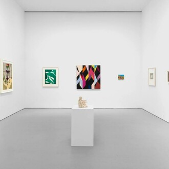 Various artists, In solidarity: a benefit for the American Immigration Council and Journey’s End Refugee Services, exhibition view. Courtesy of David Zwirner Gallery