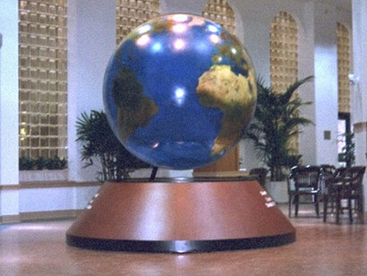 The GeoSphere Projects Earth Situation Room Installed at the Smithsonian National Zoological Park, Washington DC, 1996. Photographer unknown. Courtesy of the Van Sant Family