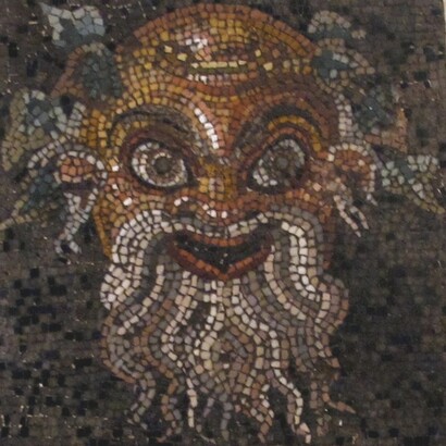 Maschera teatrale della commedia dalla Casa di Ganimede, Pompei. Mosaico, Museo Archeologico Nazionale, Napoli, Italia