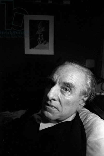 Evola si distacca dall'idealismo hegeliano in favore di una libertà interiore assoluta