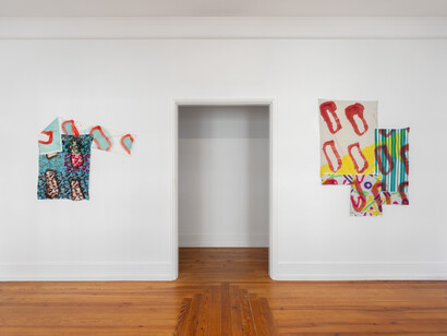 Claude Viallat, Peintures, exhibition view. Courtesy of Document Gallery