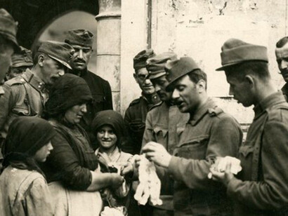 Condivisione dei viveri con la popolazione, Museo Civico del Risorgimento, Bologna