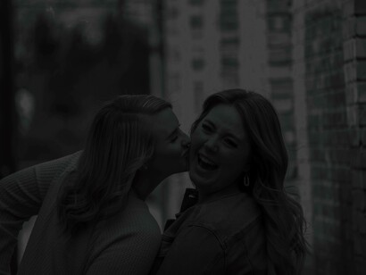 A silence broken with a quantum kiss