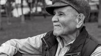 El homenaje al dramaturgo peruano César Vega Herrera devuelve a la escena la sensibilidad de un autor que supo mirar la pobreza y la amistad con una profundidad humana que hoy vuelve a conmover a nuevos lectores y espectadores