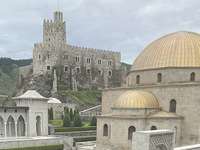 Akhaltsikhe Castle in Georgia showcases a blend of history and architecture, featuring both an Orthodox cathedral and a golden mosque