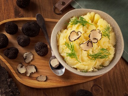 L'aroma del tartufo è così potente che basta una piccola quantità per trasformare un piatto, conferendogli profondità e raffinatezza