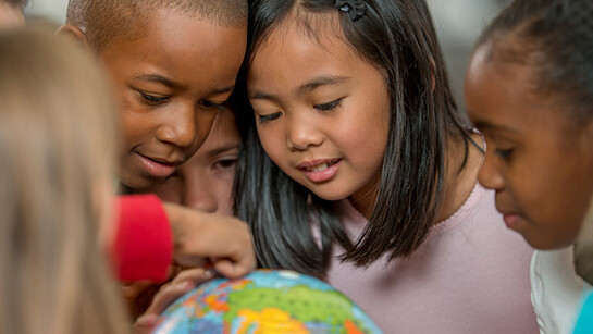 Education: based on the purpose of education, the content of education is implemented