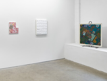 Various artists, Broad picnic, exhibition view. Courtesy of Europa Gallery