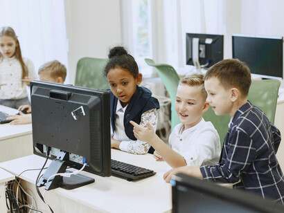 Integre a tecnologia ao ensino para promover uma aprendizagem significativa. Descubra como a legislação atual está moldando o futuro da educação no Brasil