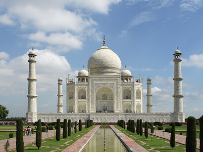 El Taj Mahal es un monumento funerario construido entre 1632 y 1654 en la ciudad de Agra, estado de Uttar Pradesh, India