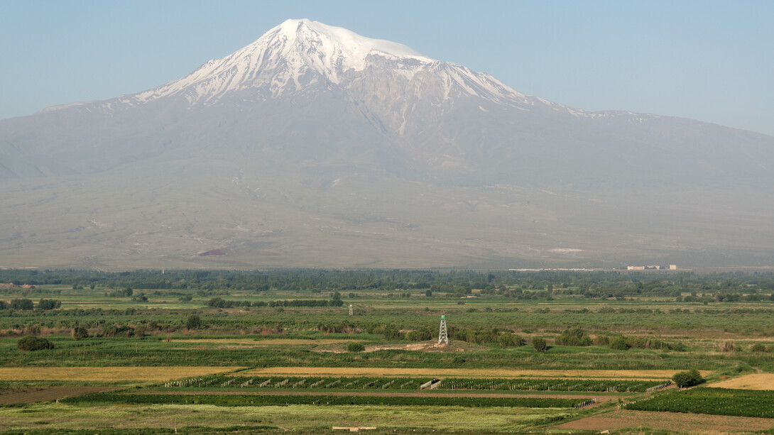 Monte Ararat, llanura de Ararat en la frontera con Turquía, Armenia