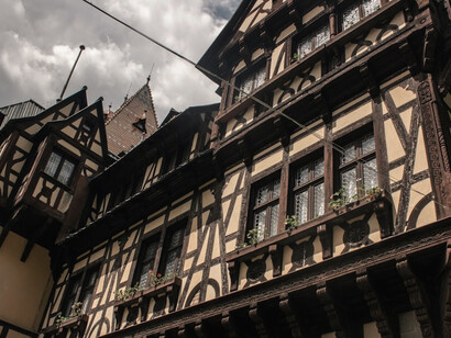 The scenic beauty of Sinaia, Romania, with a captivating view of a charming building featuring a balcony, complemented by the iconic Castelul Pelișor