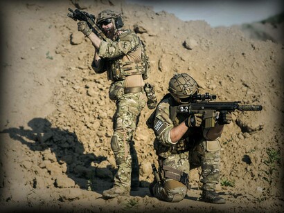 Two American soldiers with D2 guns aiming in opposite directions