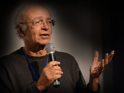Peter Singer, filosofo e saggista australiano. La filosofia e la conoscenza formano lo spirito critico ed educano a una visione del mondo capace di coglierne le mille complessità