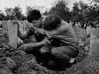 James Nachtwey. El pueblo de Brcko durante la guerra en Bosnia. 1993