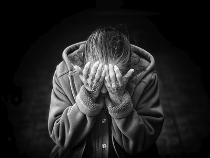 Una señora mayor víctima de maltratos toda su vida. La violencia de género atraviesa todas las edades y estratos sociales