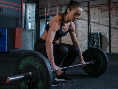 Woman preparing herself for a deadlift